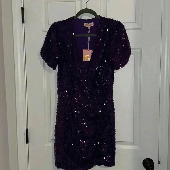 Leyden dress
PTP approx 17” (open front)
Length approx 35” - Picture 2 of 6